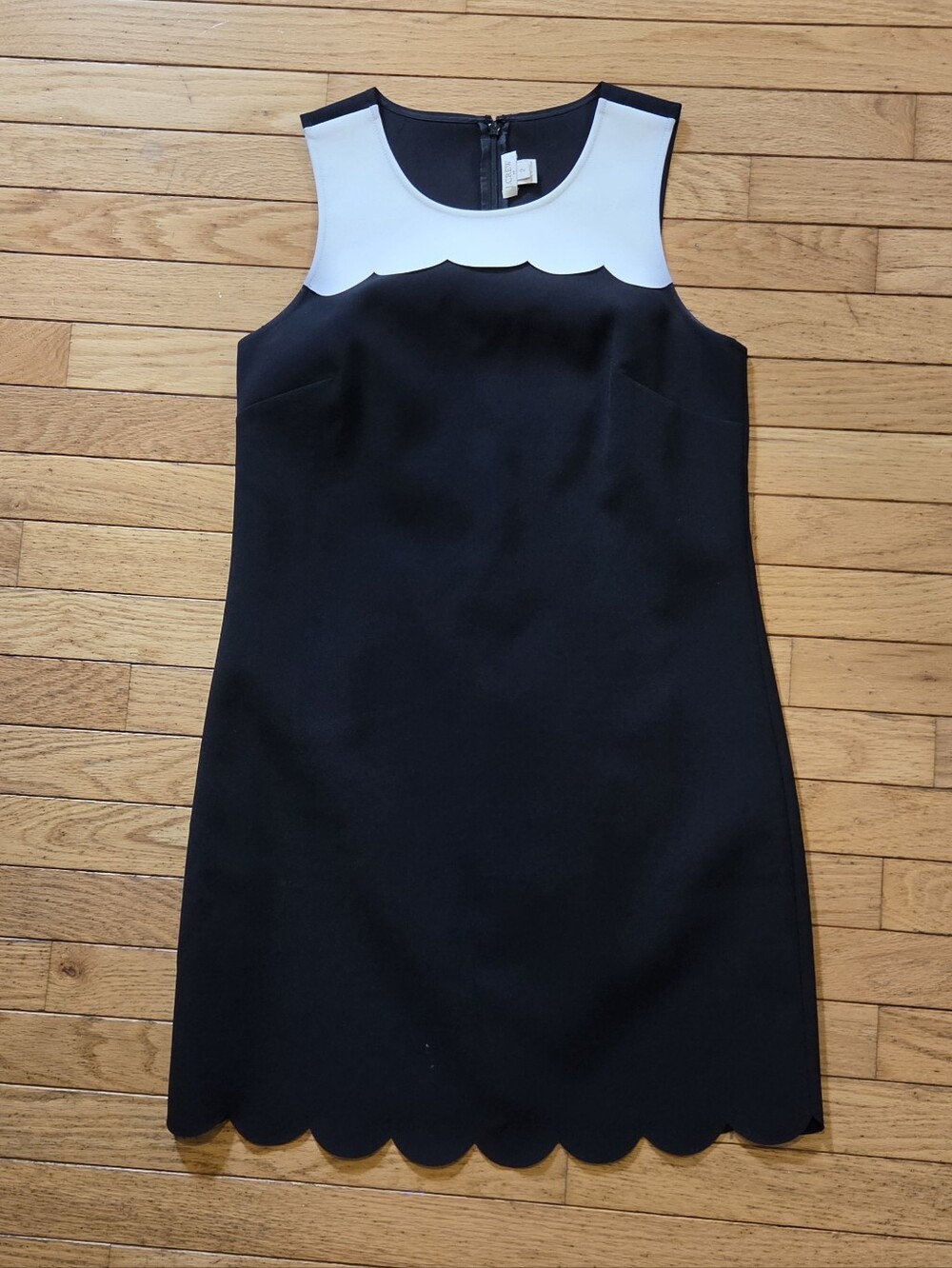 Jcrew Size 2 Black & White Scallop Trim Sleeveless Dress